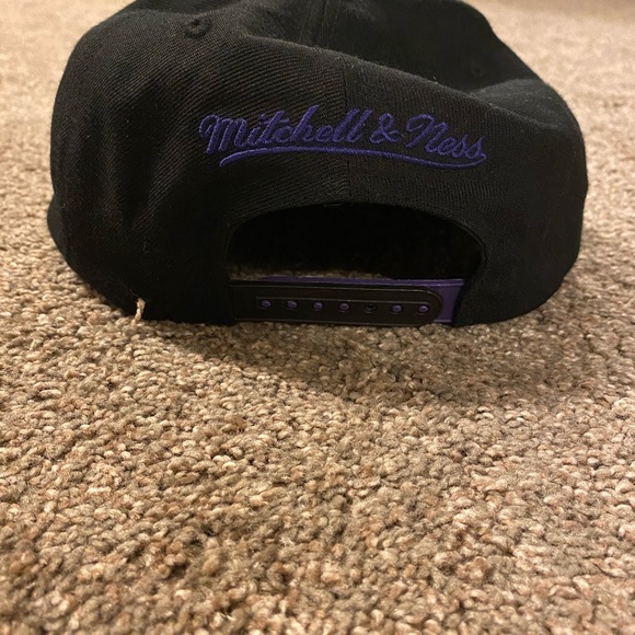 LA LAKERS HAT - Picture 2 of 2